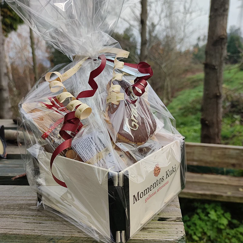 cesta pequeña galletas mantequilla